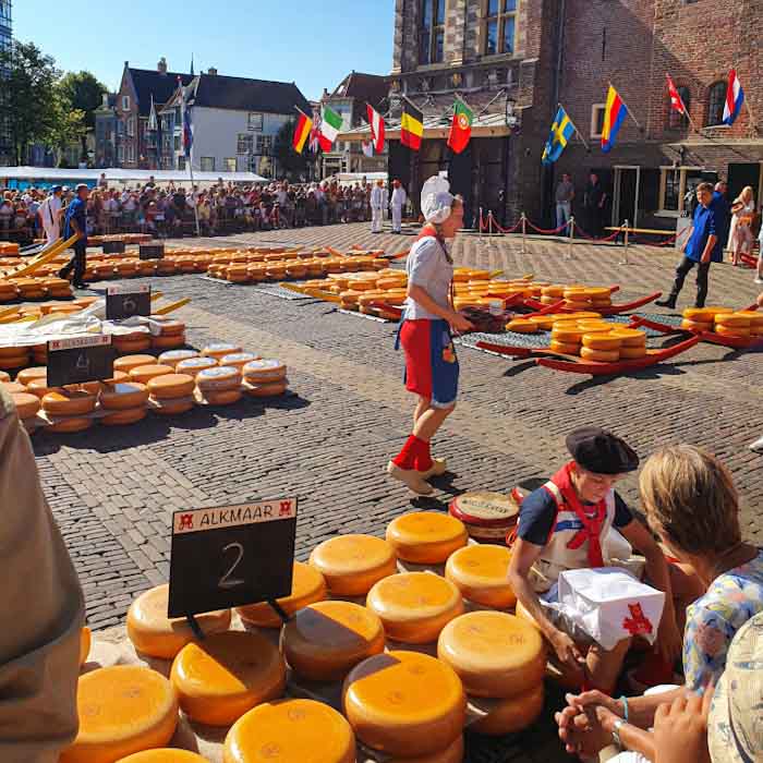 Alkmaar cheese market - Discover True Netherlands