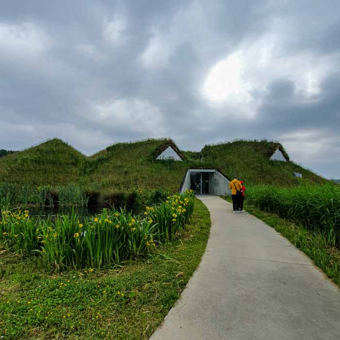 Biesbosch Museum Island - two people in front of the museum - Discover True Netherlands