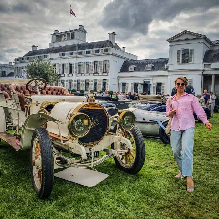 Concours Delegance in Soestdijk Palace- Standing next to old car - Discover True Netherlands