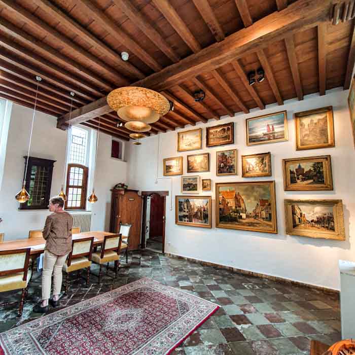 Elburg Stedelijk Museum - Room with old pictures - Discover True Netherlands
