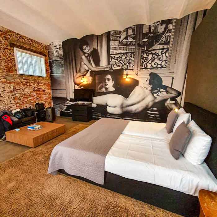 Kasteel de Hoogenweerth - room inside - Discover True Netherlands