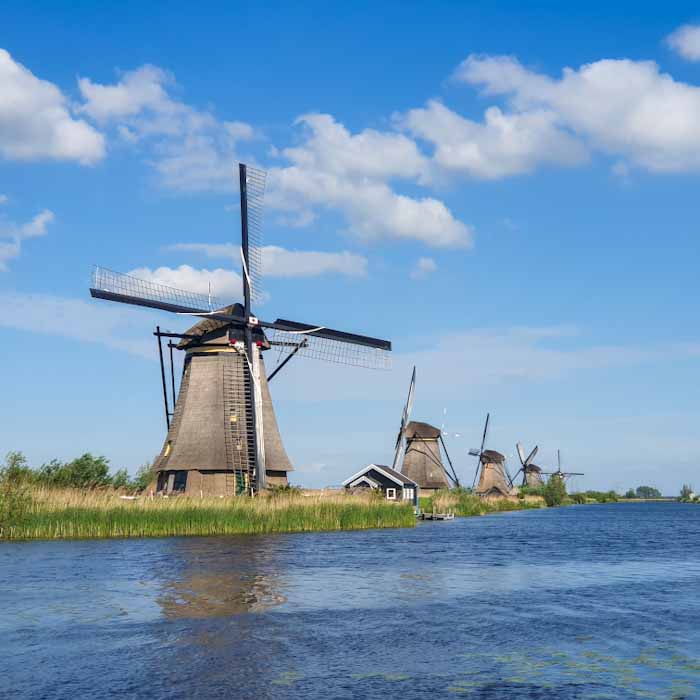 Kinderdijk - Windmills along the river - Discover True Netherlands