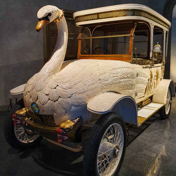 Louwman Museum in Den Haag - old car in the shape of a swan - Discover True Netherlands