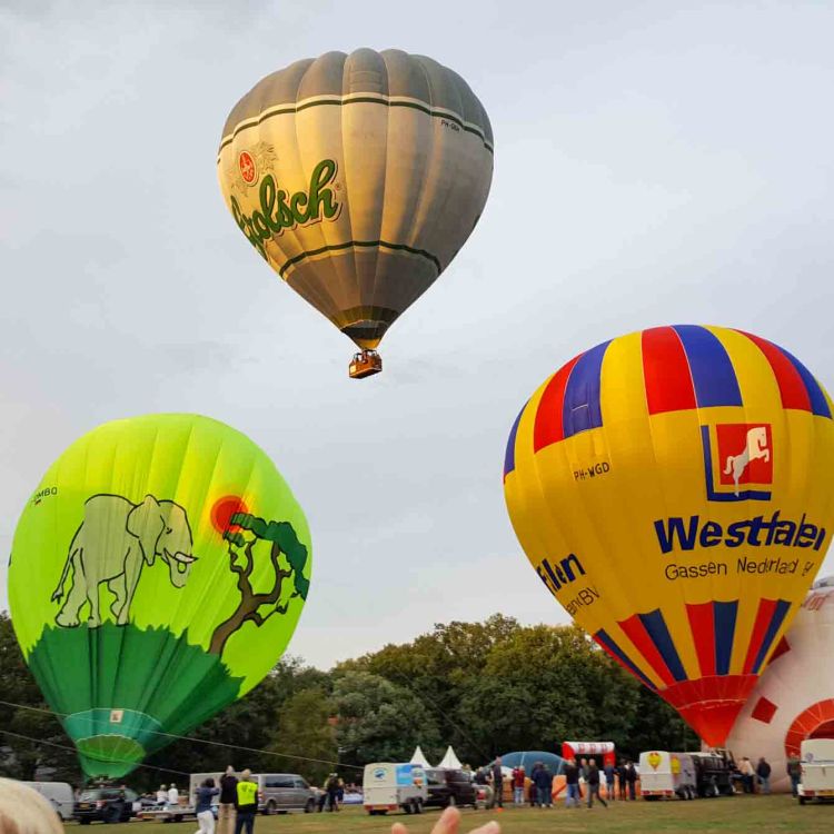 Twente Ballooning - Balloons going into the air 2 - Discover True Netherlands