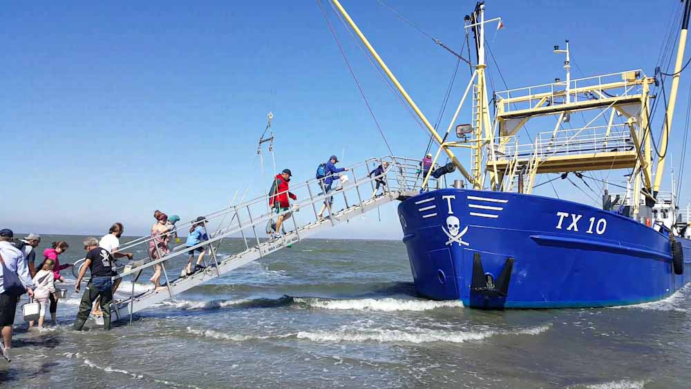Wadlopen- Mudwalking -People embarking the ship 2- Discover True Netherlands - cover image